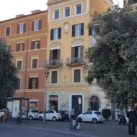 Rovere Tiber House Rom